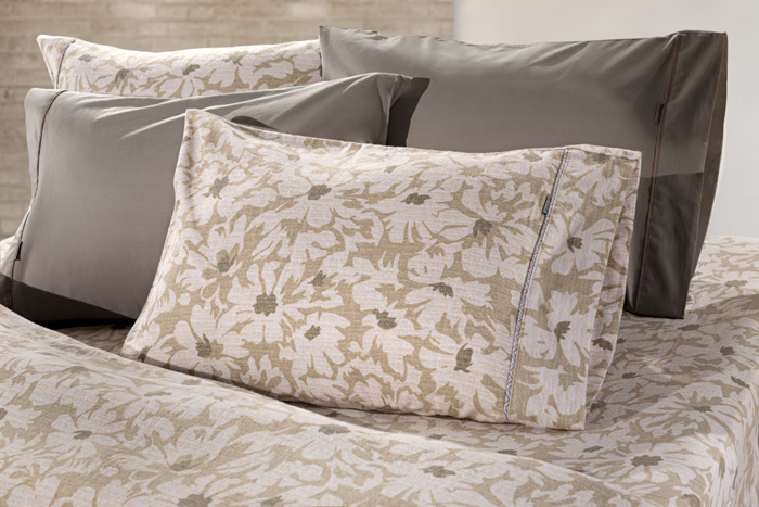 Guy Laroche Set me 2 sentonia mona 170X265 kai 1 maxilarothiki MARTIN ALMOND FLANNEL 